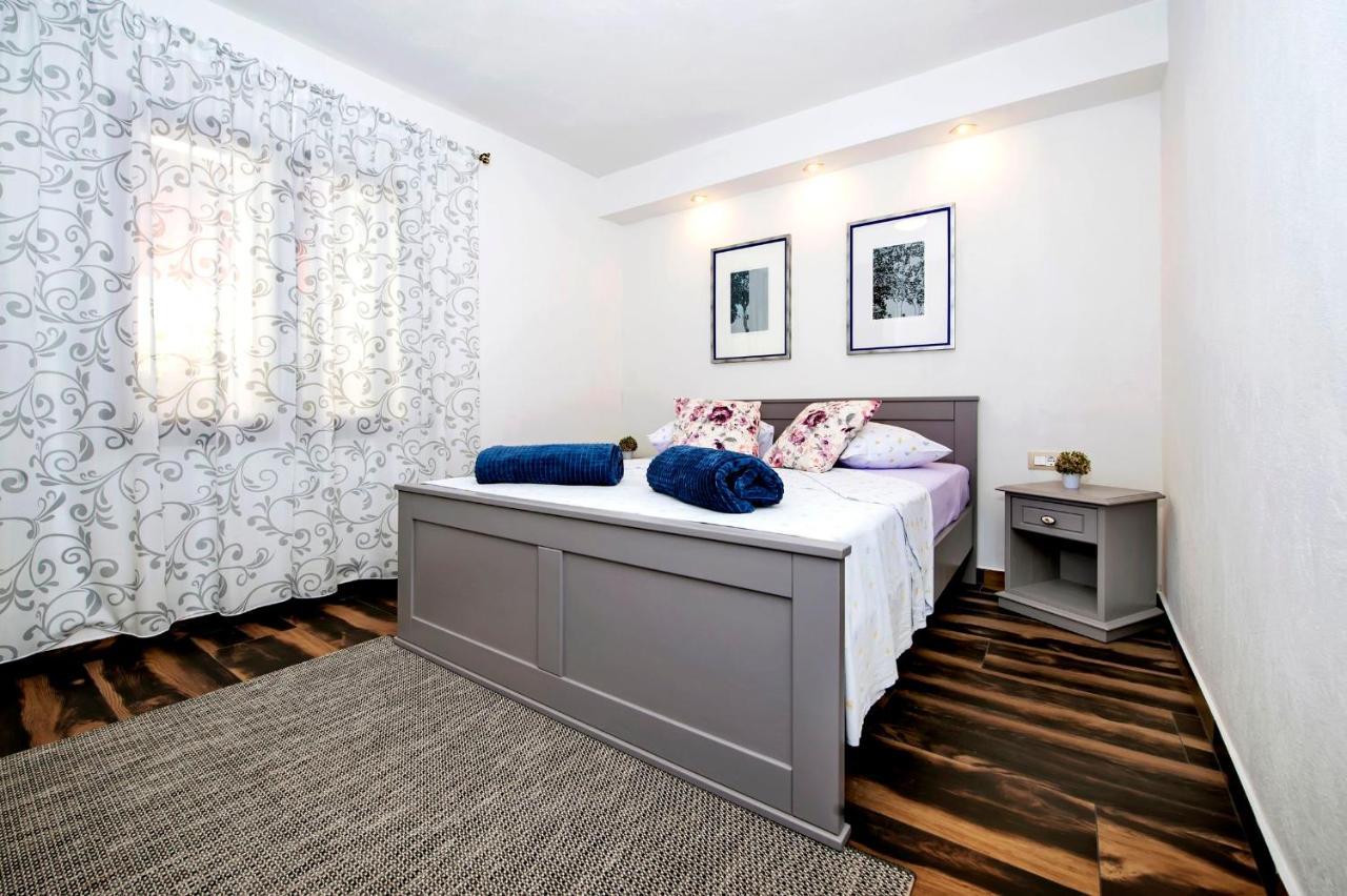 Apartments Karmen Ровинь Экстерьер фото