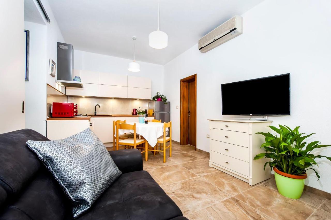 Apartments Karmen Ровинь Экстерьер фото