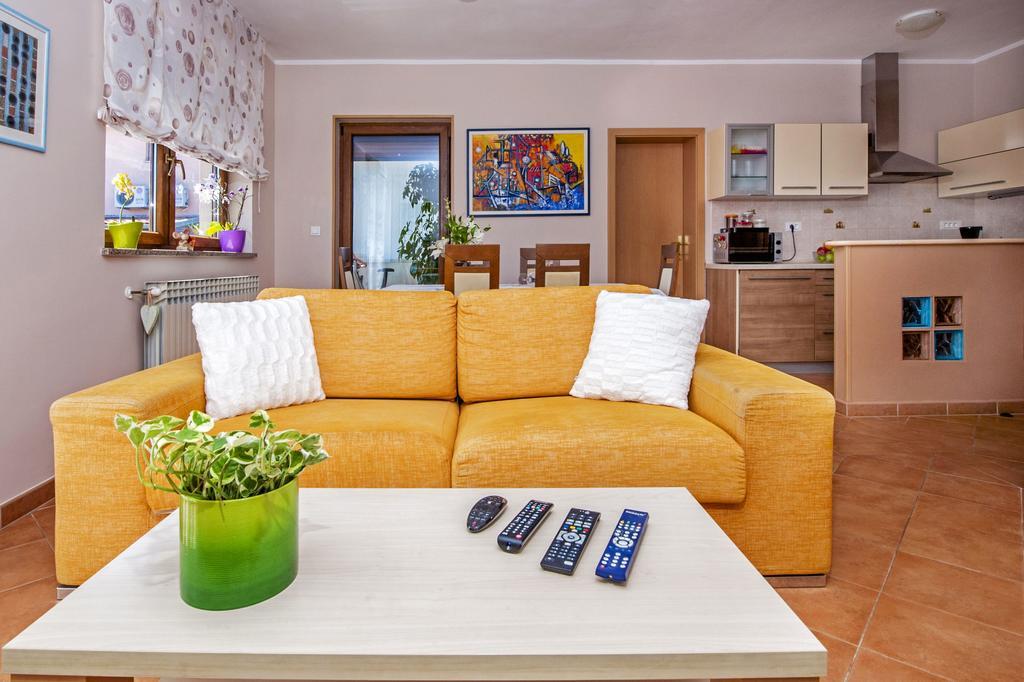 Apartments Karmen Ровинь Экстерьер фото
