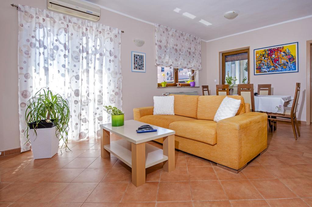 Apartments Karmen Ровинь Экстерьер фото