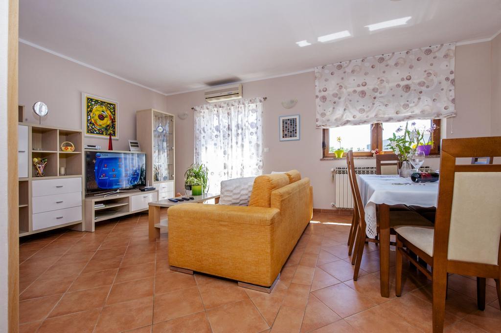 Apartments Karmen Ровинь Экстерьер фото