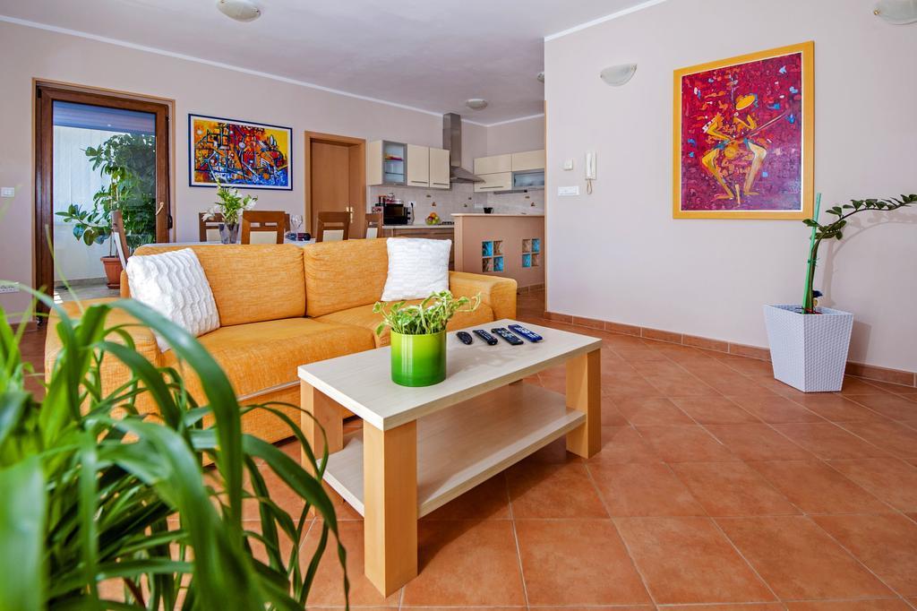 Apartments Karmen Ровинь Экстерьер фото